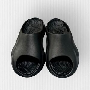 NWT Prettylittlething Cut-out Ribbed Sole Slides‎ Sandals Size 6